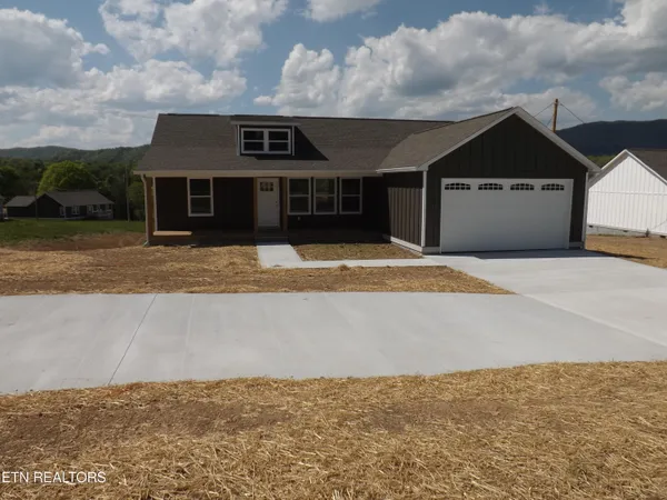$400,000 | 935 Shawanee Road, Harrogate, TN 37752