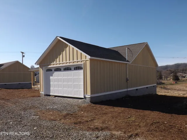 $400,000 | 935 Shawanee Road, Harrogate, TN 37752