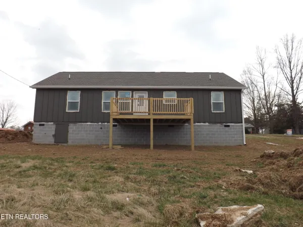 $400,000 | 935 Shawanee Road, Harrogate, TN 37752