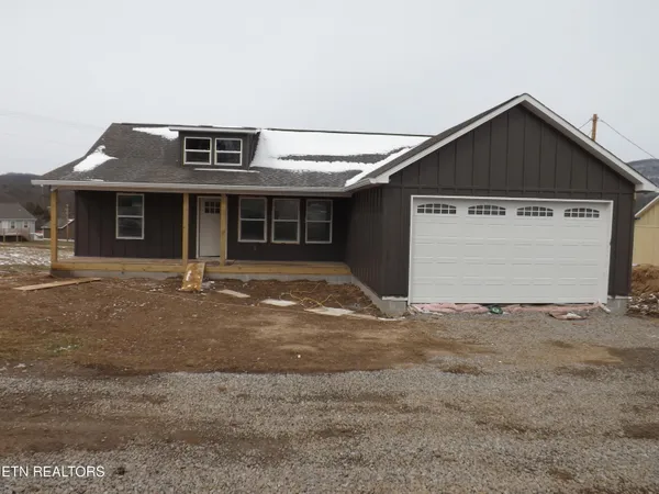 $400,000 | 935 Shawanee Road, Harrogate, TN 37752