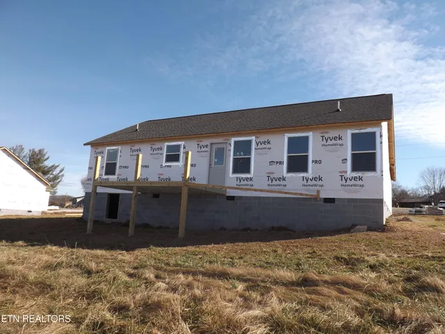 $400,000 | 935 Shawanee Road, Harrogate, TN 37752