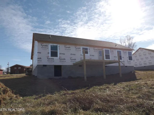 $400,000 | 935 Shawanee Road, Harrogate, TN 37752