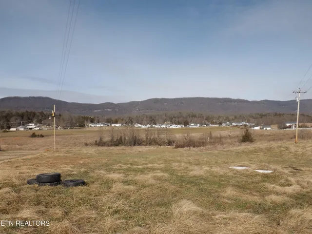 $400,000 | 935 Shawanee Road, Harrogate, TN 37752