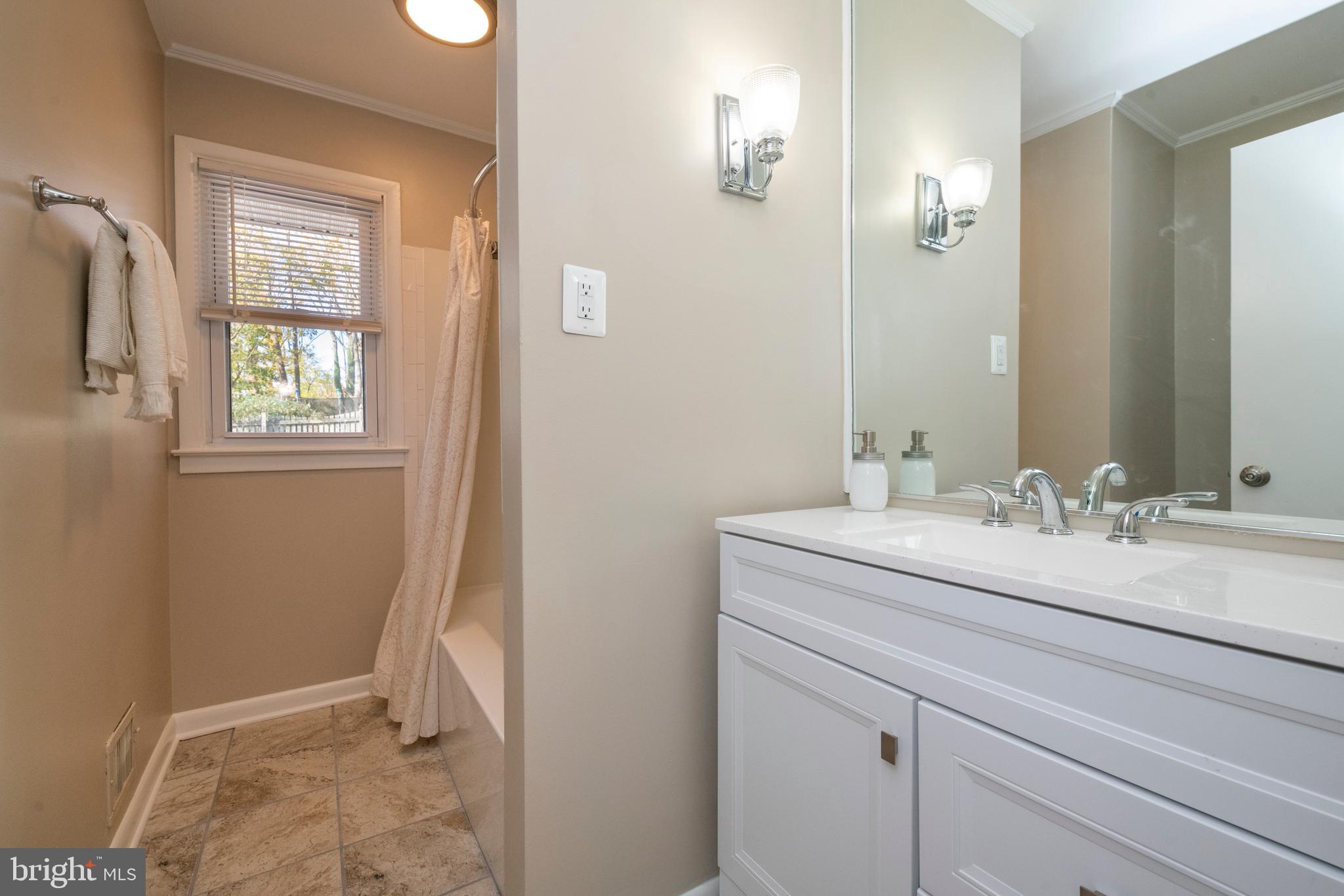 1802 Dunwoody Road Baltimore, MD 21234 - Photo 29 of 62 Hall bath