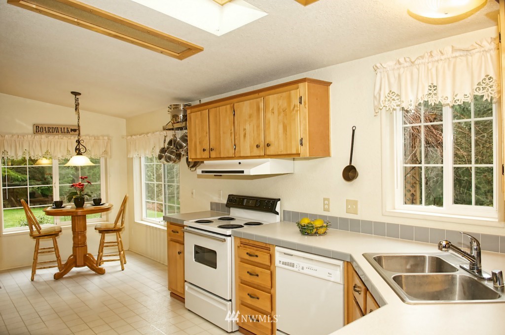 7036 Young Road Northwest Olympia, WA 98502 - Photo 9 of 23 Gallery Image 9