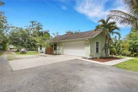 $725,000 | 5810 Lancewood Way, Naples, FL 34116