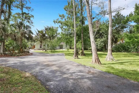 $725,000 | 5810 Lancewood Way, Naples, FL 34116