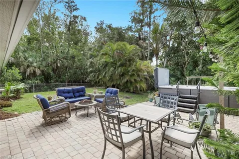$725,000 | 5810 Lancewood Way, Naples, FL 34116