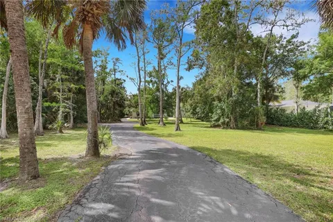 $725,000 | 5810 Lancewood Way, Naples, FL 34116