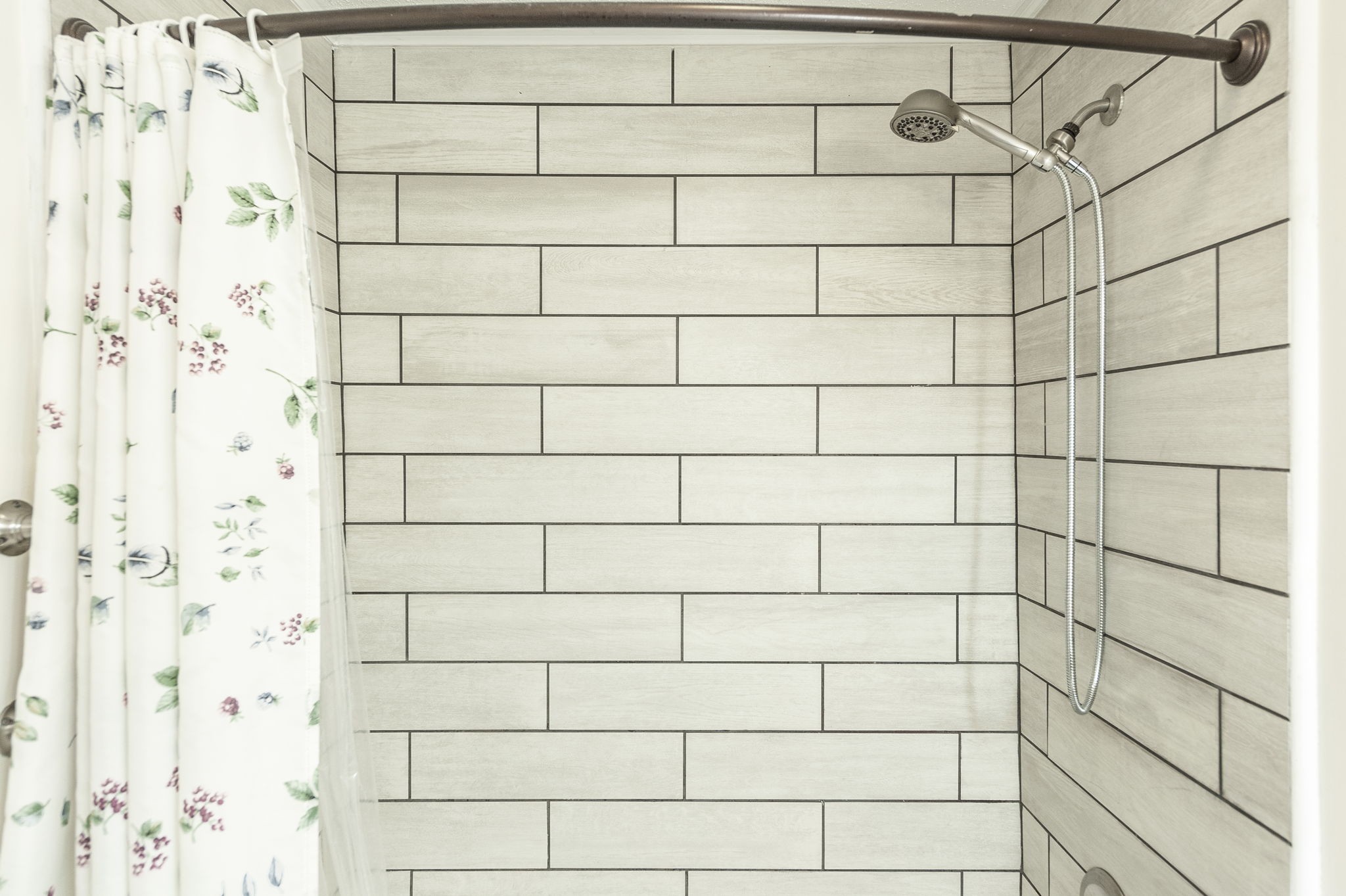 1711 Woodside Drive Springfield, TN 37172 - Photo 14 of 20 a bathroom with a shower