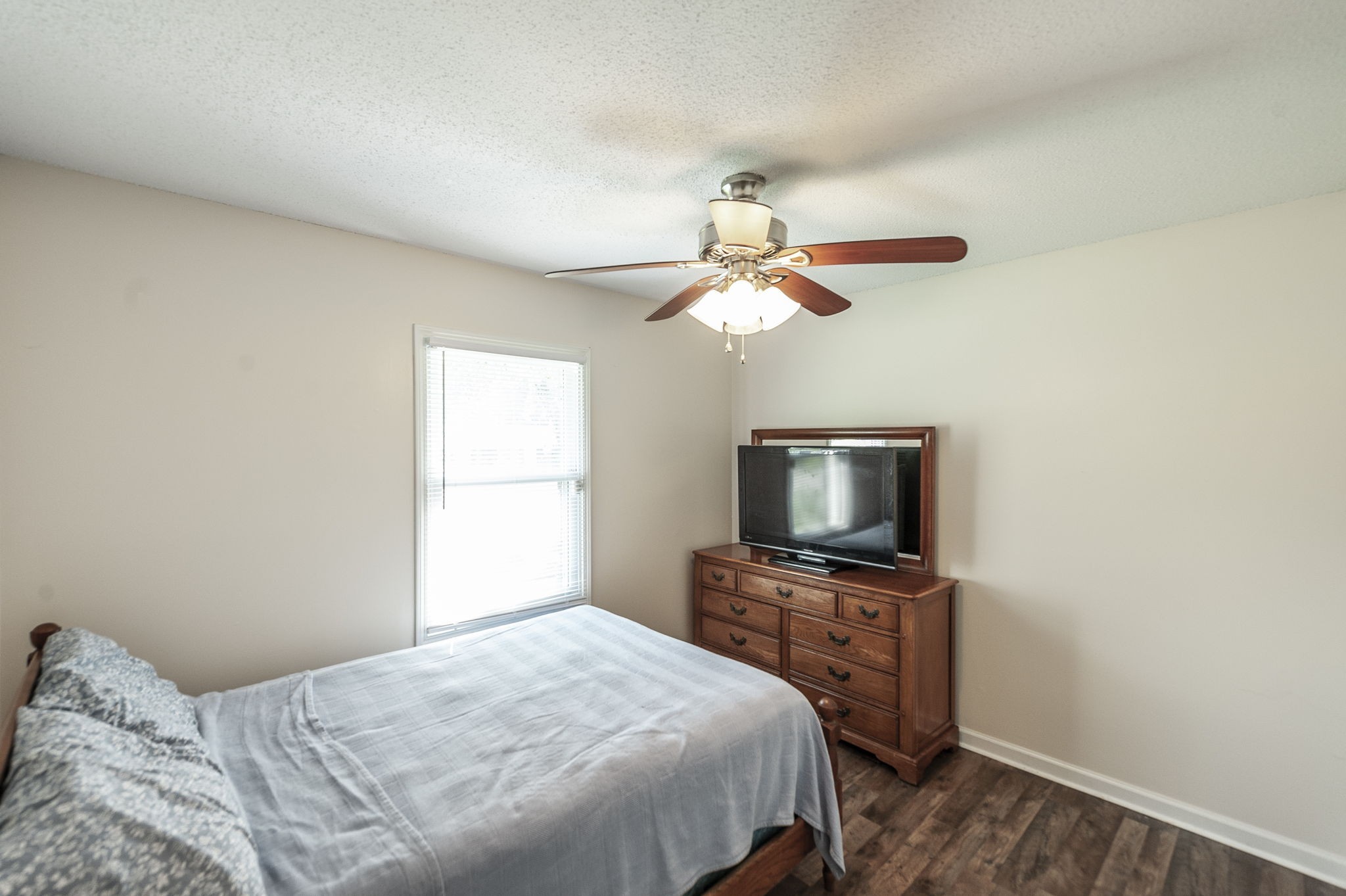 1711 Woodside Drive Springfield, TN 37172 - Photo 15 of 20 a bedroom with a large bed a flat tv screen and a fan