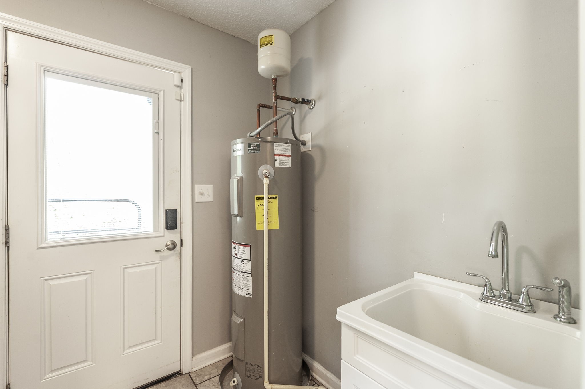 1711 Woodside Drive Springfield, TN 37172 - Photo 17 of 20 a bathroom with a bathtub and shower