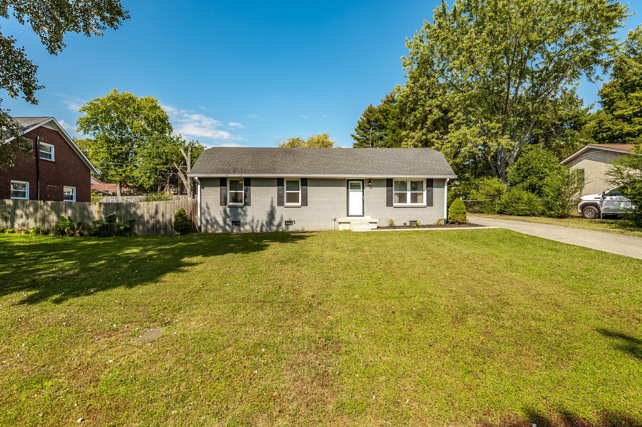1711 Woodside Drive Springfield, TN 37172 - Photo 2 of 20 a front view of a house with swimming pool