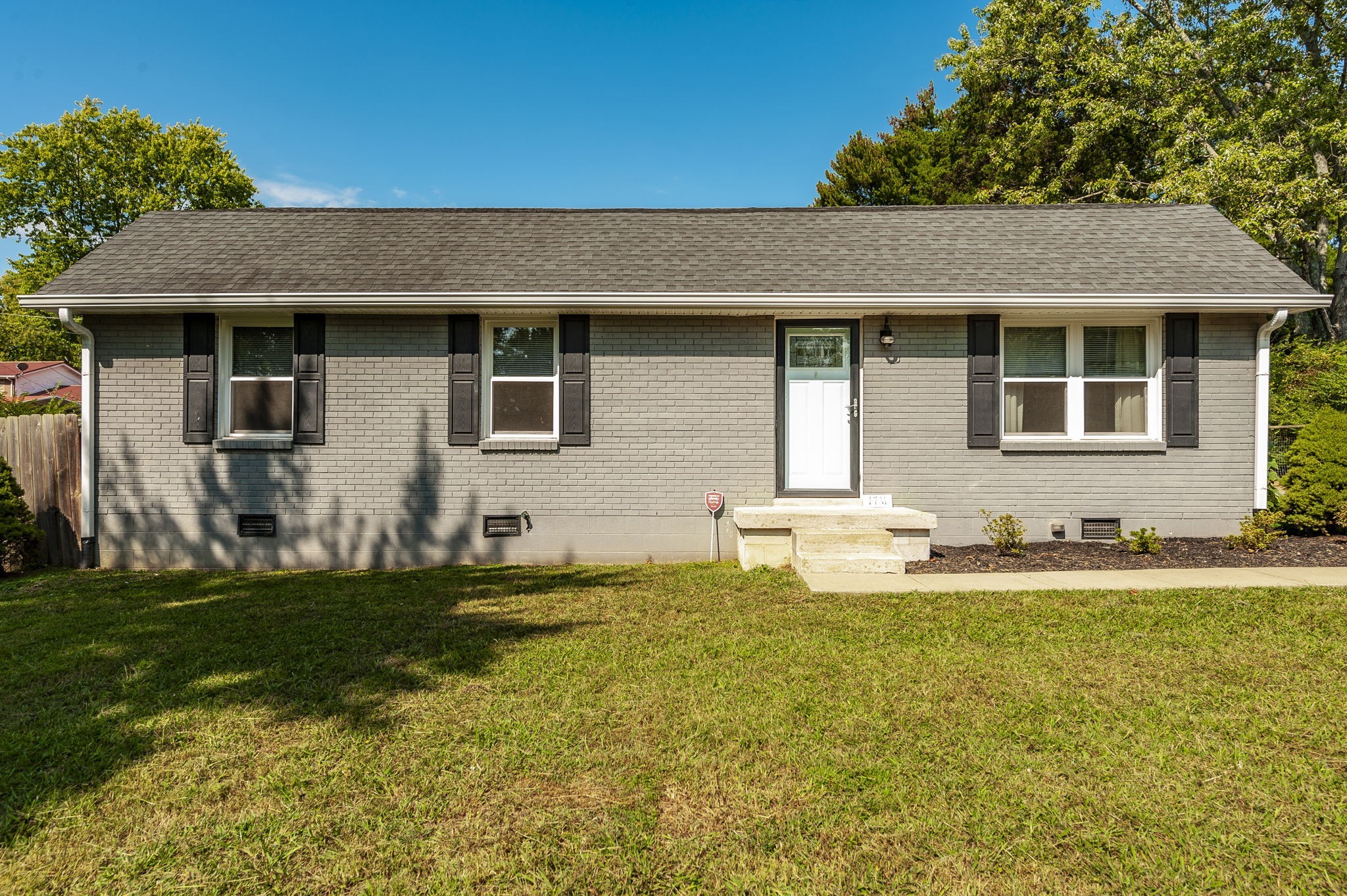 1711 Woodside Drive Springfield, TN 37172 - Photo 3 of 20 a view of a house with swimming pool and a yard