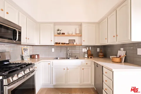 $1,175,000 | 1650 Micheltorena Street, Unit C, Los Angeles, CA 90026