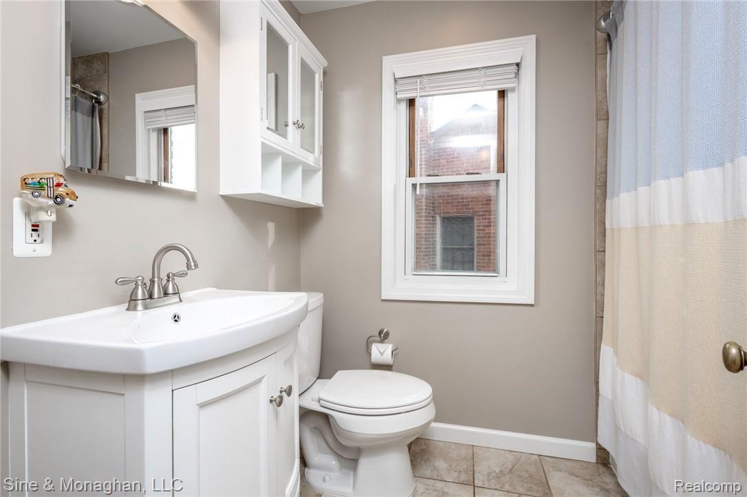 459 Maison Road Grosse Pointe, MI 48236 - Photo 25 of 40 459 Maison S020.jpg