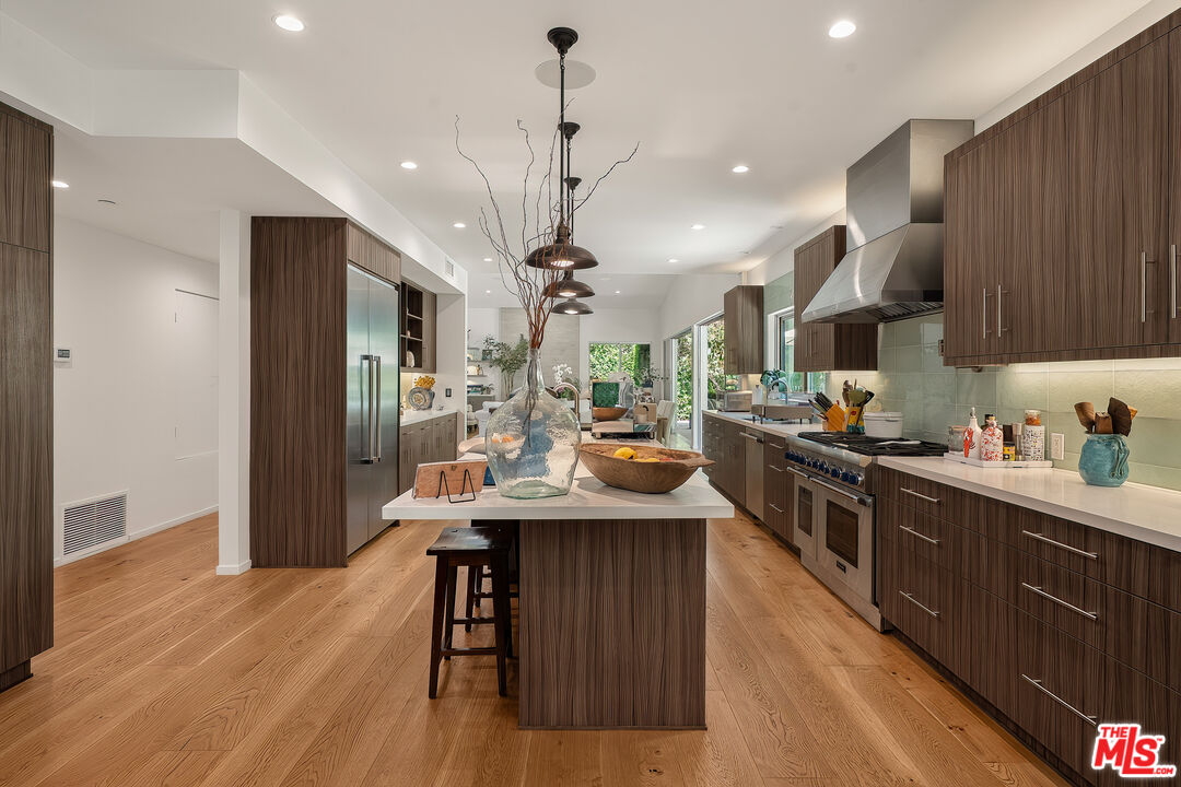 13611 Bayliss Road Los Angeles, CA 90049 - Photo 13 of 57