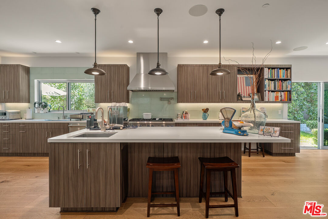 13611 Bayliss Road Los Angeles, CA 90049 - Photo 14 of 57