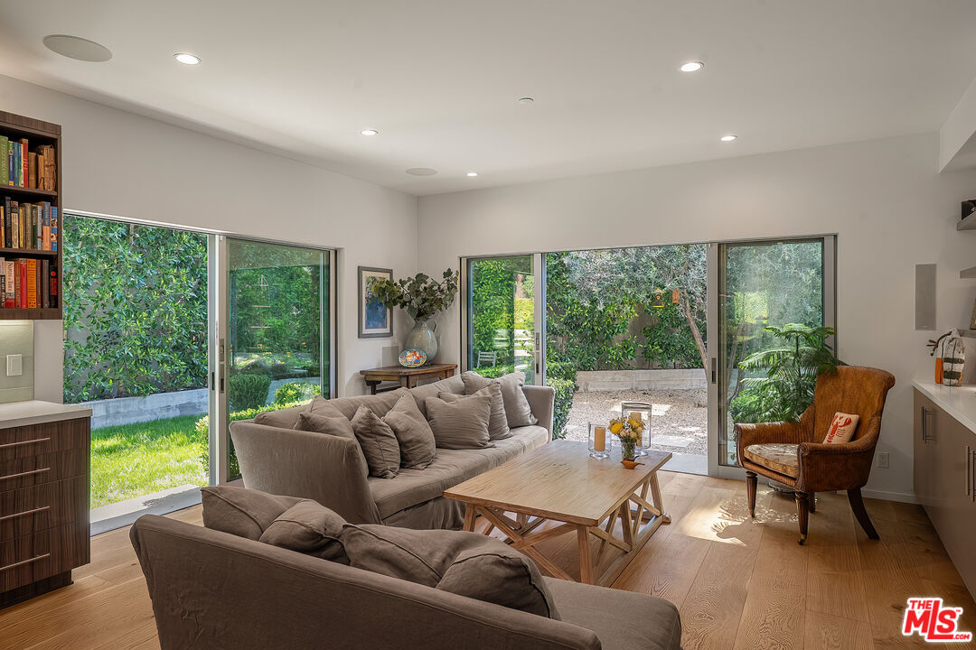 13611 Bayliss Road Los Angeles, CA 90049 - Photo 15 of 57