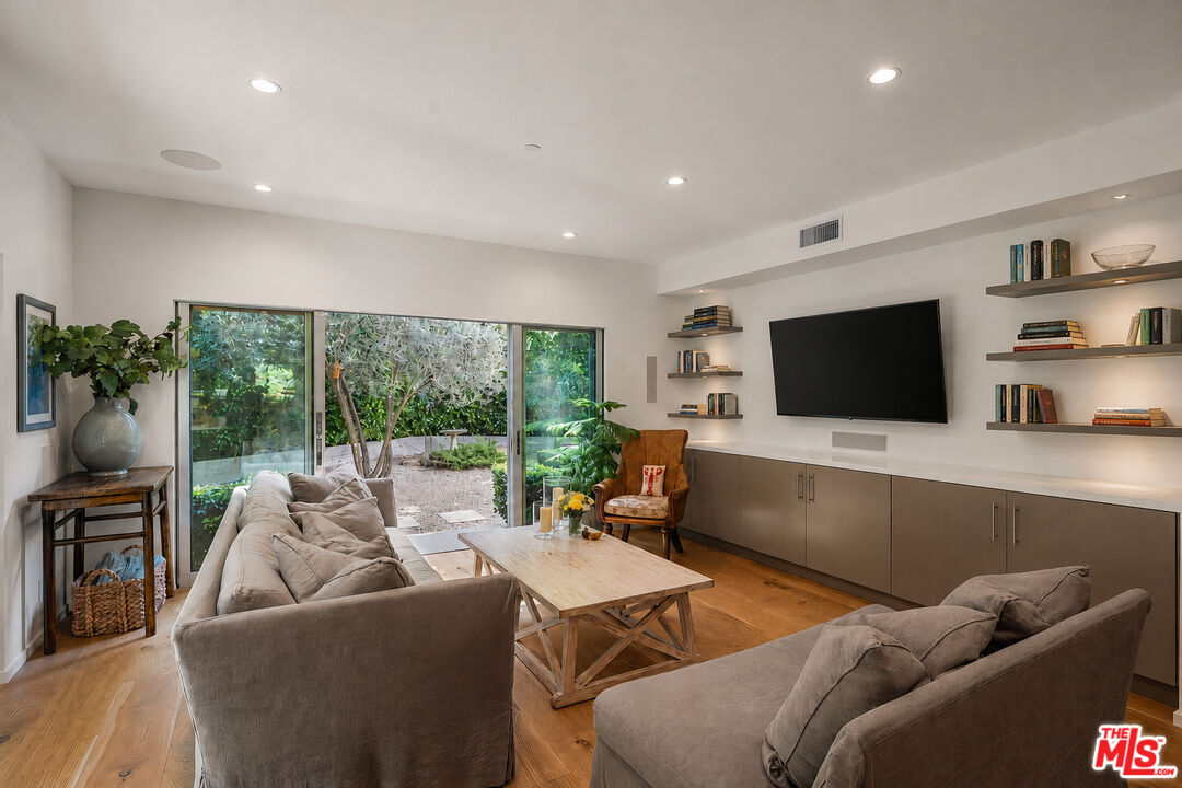13611 Bayliss Road Los Angeles, CA 90049 - Photo 16 of 57