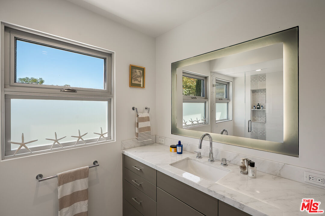 13611 Bayliss Road Los Angeles, CA 90049 - Photo 25 of 57