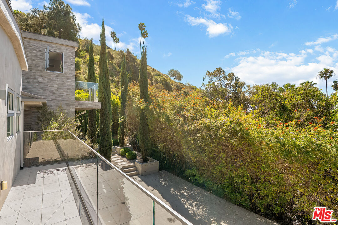 13611 Bayliss Road Los Angeles, CA 90049 - Photo 27 of 57