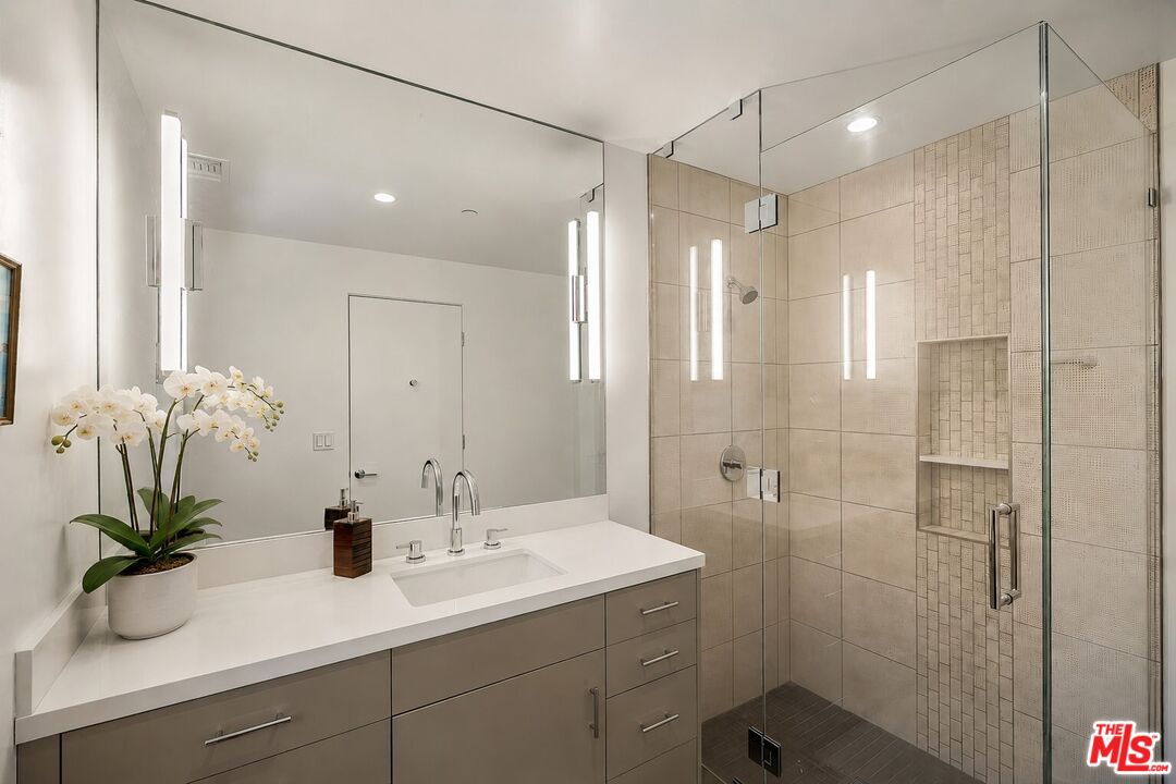 13611 Bayliss Road Los Angeles, CA 90049 - Photo 30 of 57