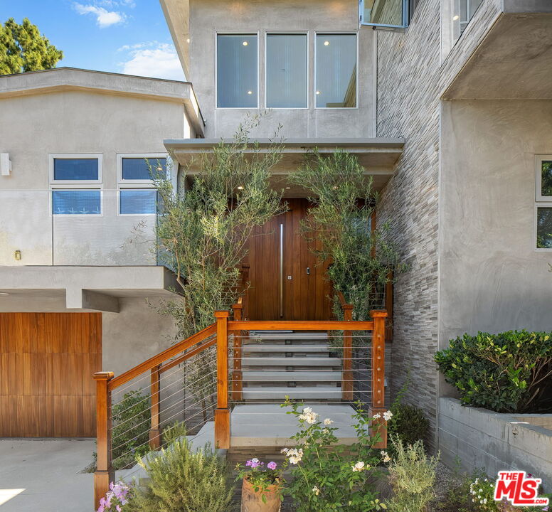 13611 Bayliss Road Los Angeles, CA 90049 - Photo 3 of 57