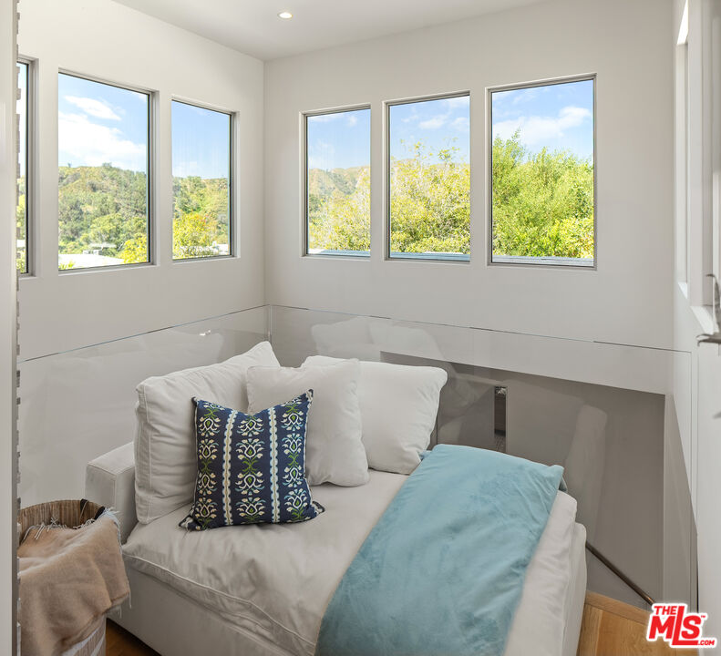 13611 Bayliss Road Los Angeles, CA 90049 - Photo 32 of 57