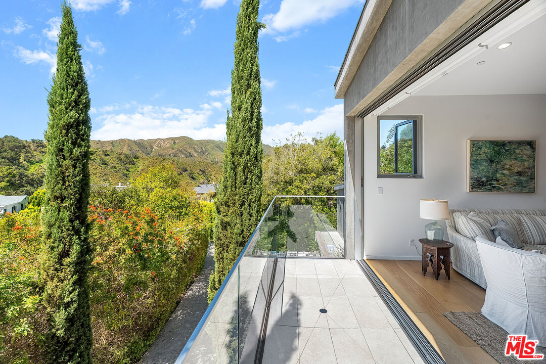 13611 Bayliss Road Los Angeles, CA 90049 - Photo 37 of 57