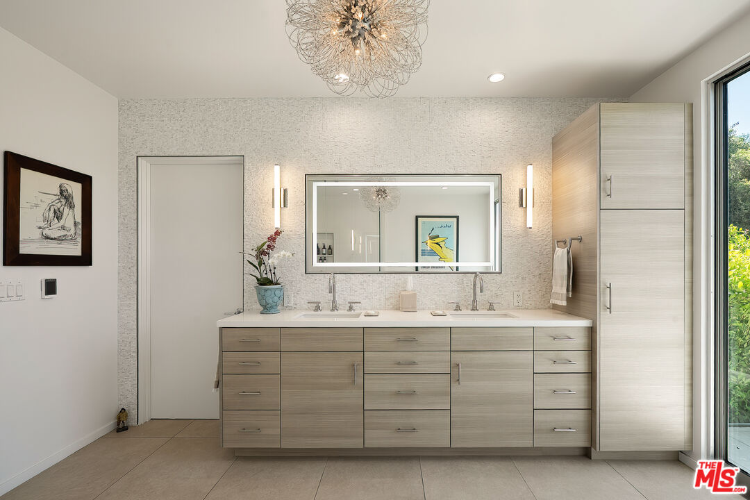 13611 Bayliss Road Los Angeles, CA 90049 - Photo 40 of 57