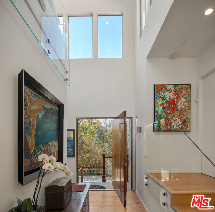 13611 Bayliss Road Los Angeles, CA 90049 - Photo 5 of 57