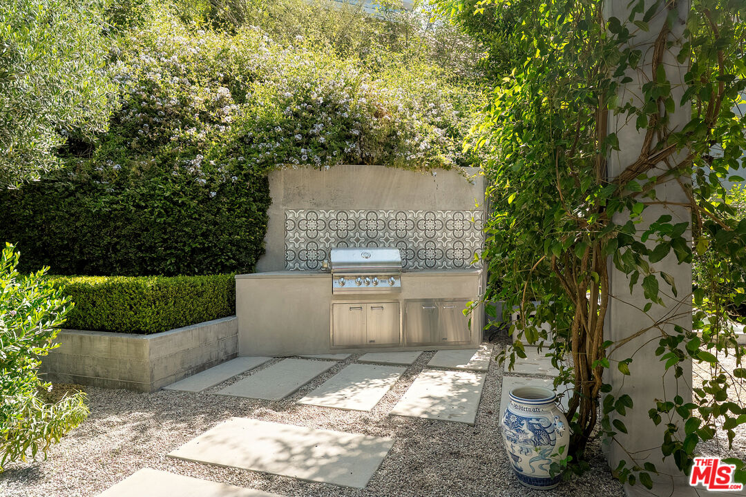 13611 Bayliss Road Los Angeles, CA 90049 - Photo 53 of 57