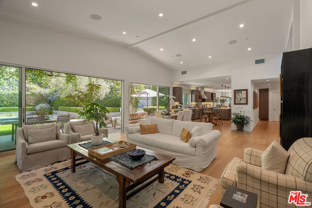13611 Bayliss Road Los Angeles, CA 90049 - Photo 8 of 57