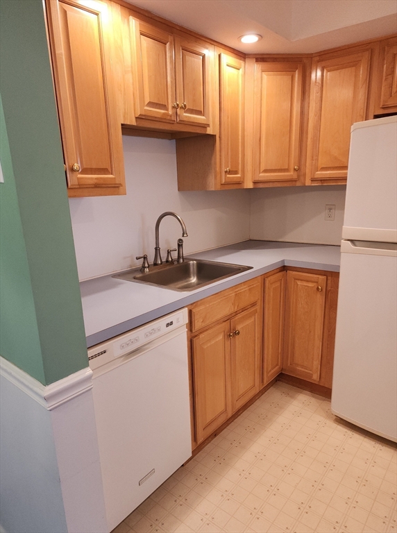 135 East Main Street, Unit R10 Westborough, MA 01581 - Photo 5 of 18 Gallery Image 5