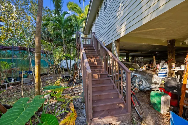 a view of entryway front of house