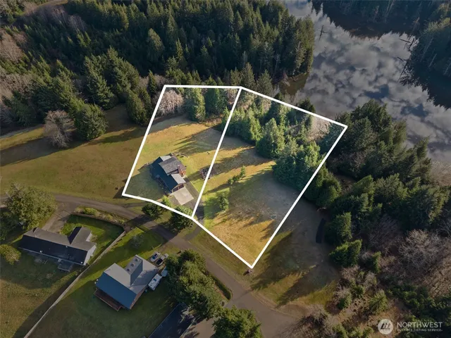 a view of a tennis court