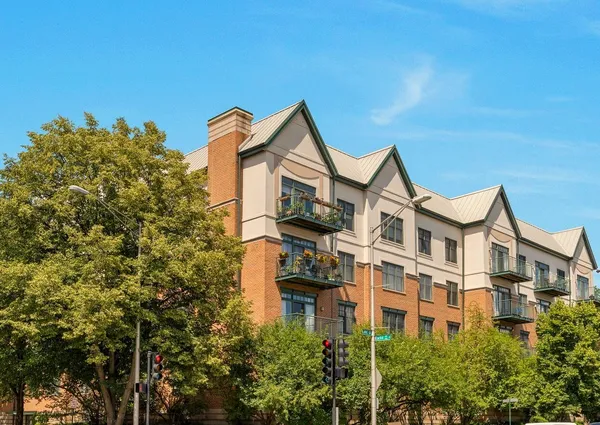 $599,000 | 140 North Euclid Avenue, Unit 303, Oak Park, IL 60302
