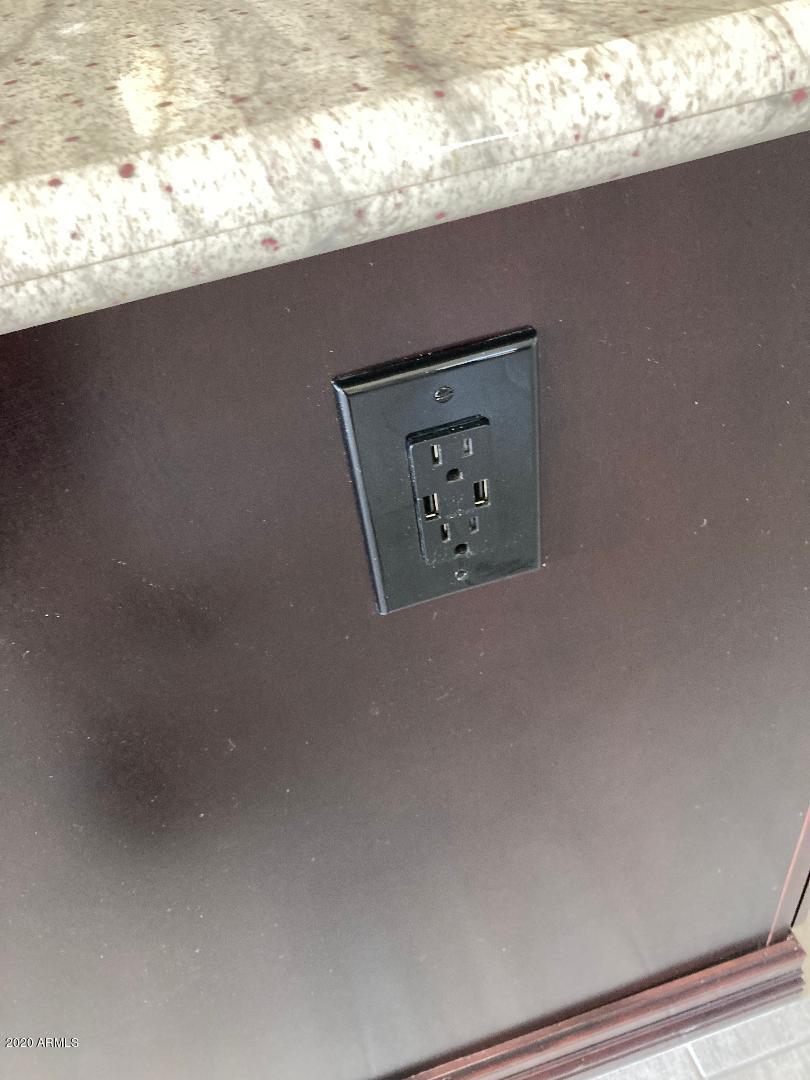 4715 East Hearn Road Phoenix, AZ 85032 - Photo 31 of 34 Outlet in Island