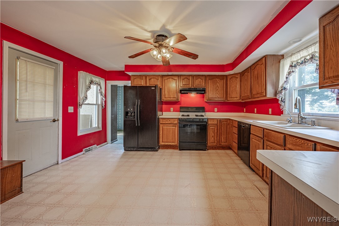 4700 Lockport Road Pendleton, NY 14094 - Photo 14 of 38