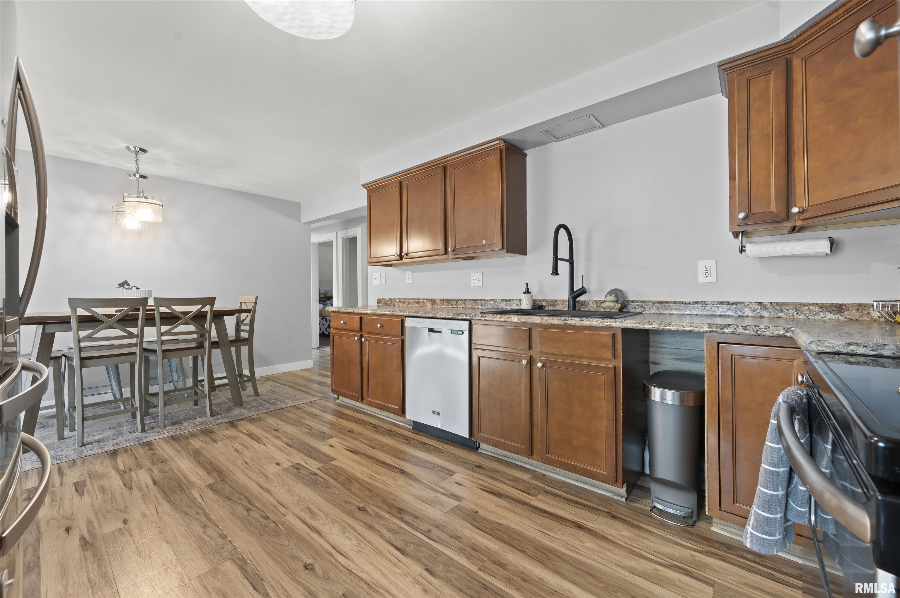 405 Daniel Parkway Washington, IL 61571 - Photo 15 of 45