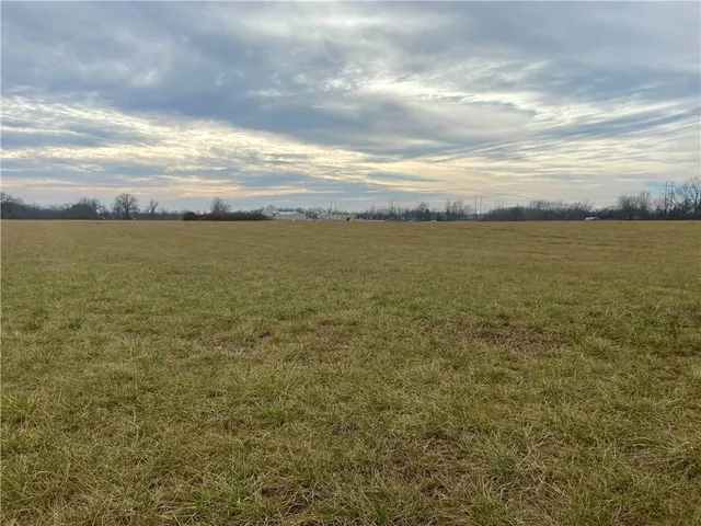 $325,000 | 7 South S Highway, Harrisonville, MO 64701