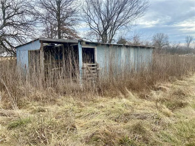 $325,000 | 7 South S Highway, Harrisonville, MO 64701