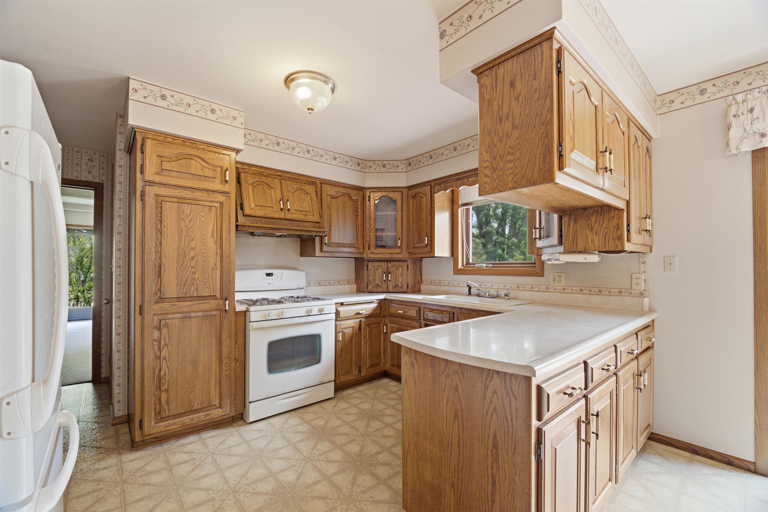 1102 South Ridge Lane Appleton, WI 54914 - Photo 8 of 52