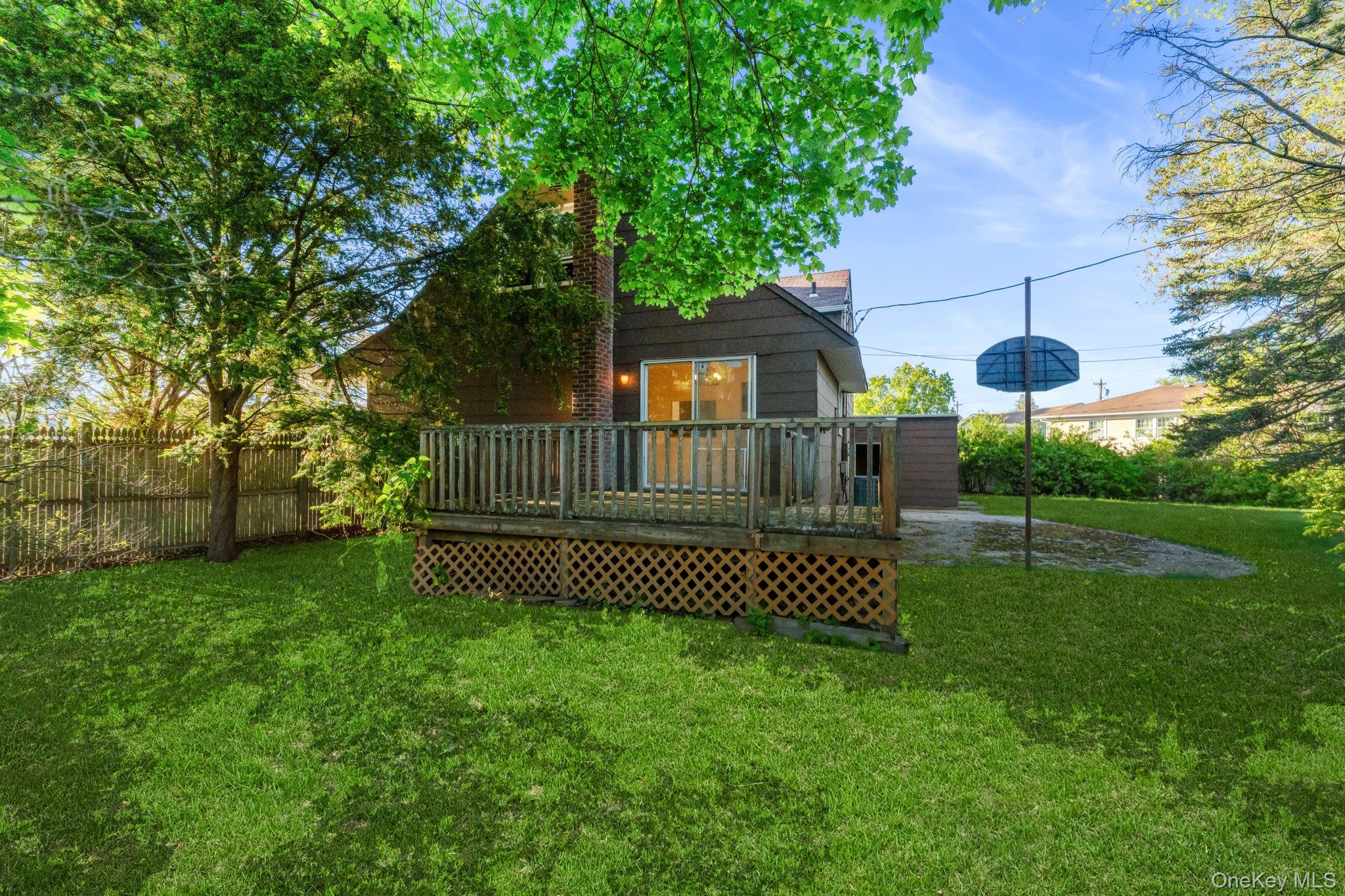 23 Library Lane Plainview, NY 11803 - Photo 4 of 24