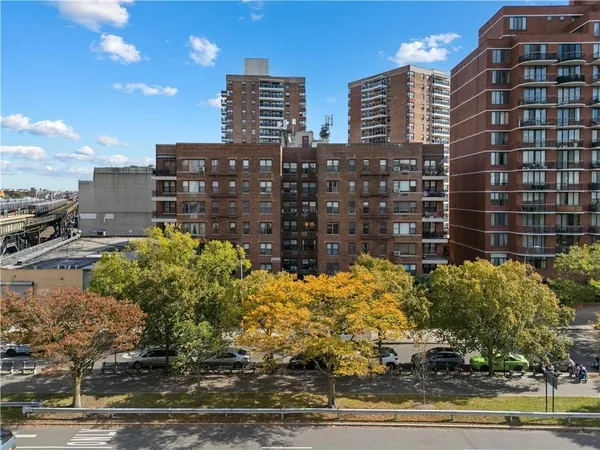 $324,000 | 3101 Ocean Parkway, Unit 4K | Brighton Beach