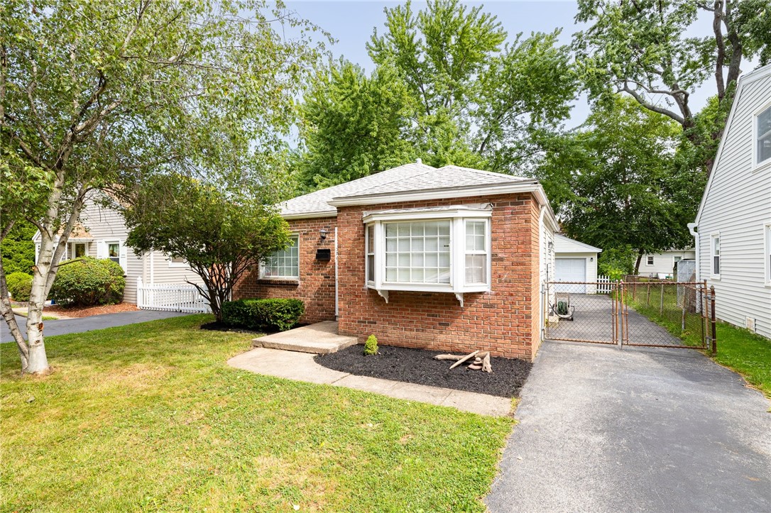 374 Brayton Road Greece, NY 14616 - Photo 2 of 18