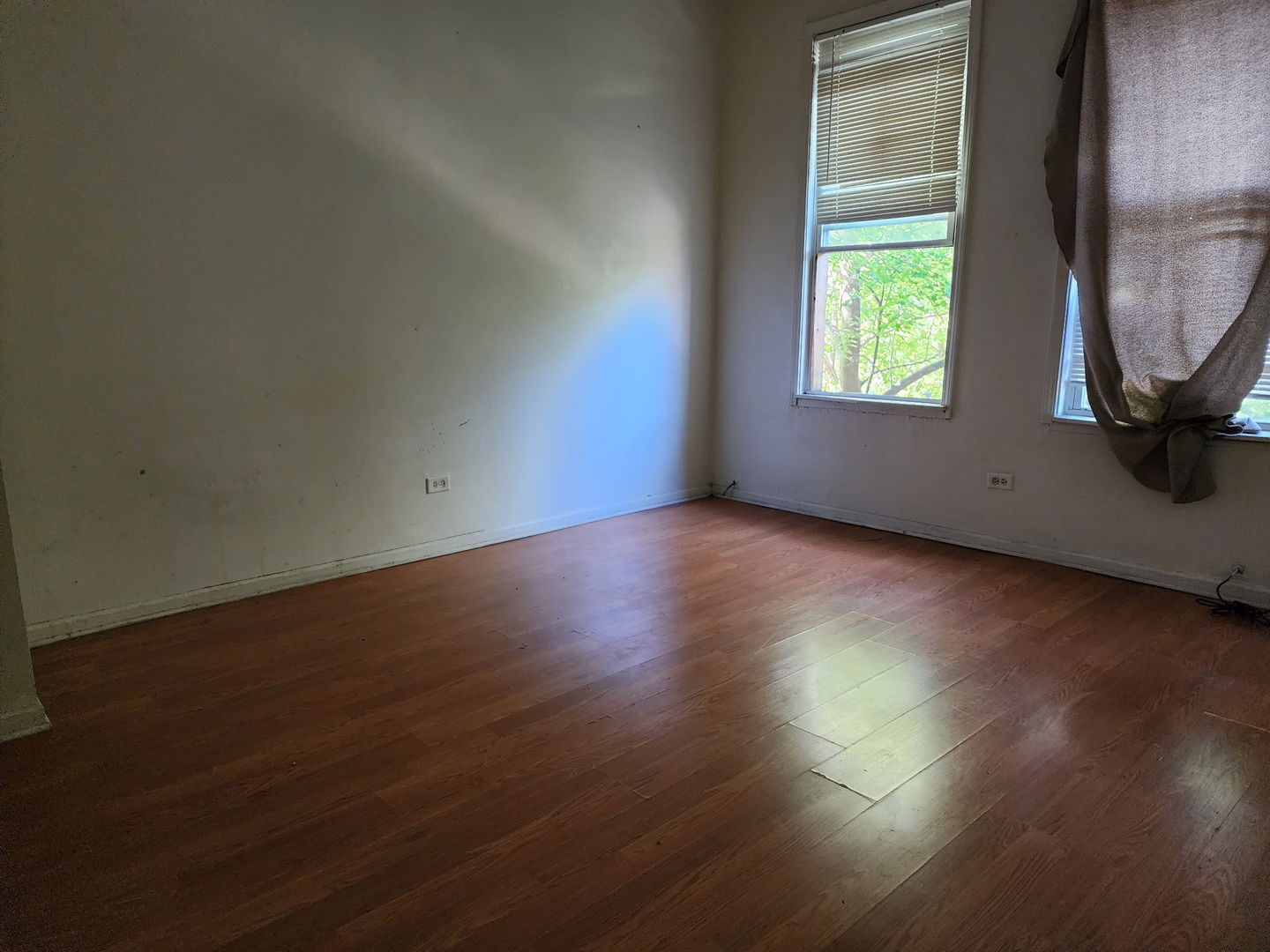 5718 South Green Street Chicago, IL 60621 - Photo 3 of 17 an empty room with wooden floor and a window