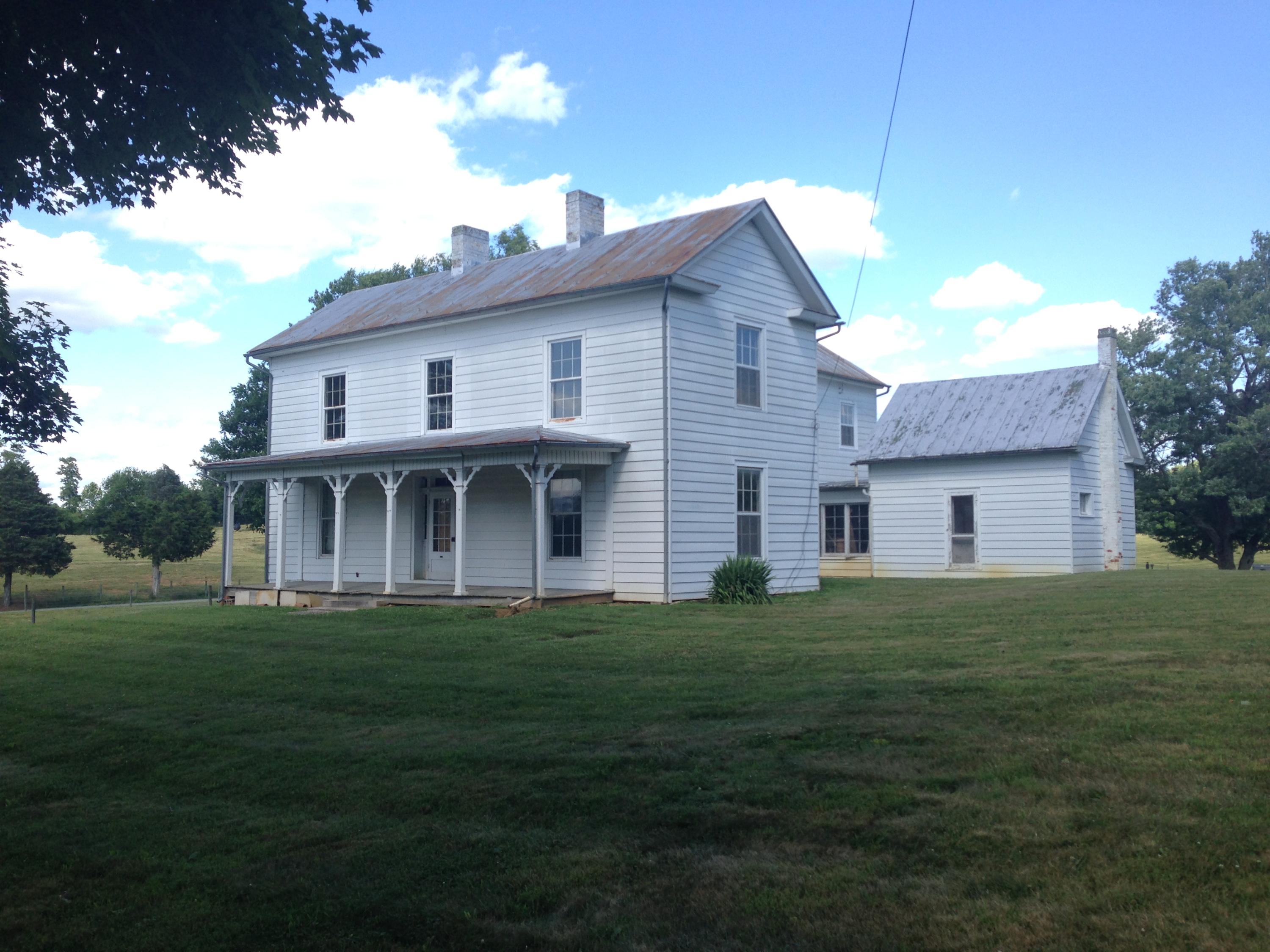 8108 Roanoke Road Fincastle, VA 24090 - Photo 1 of 14 Front of House