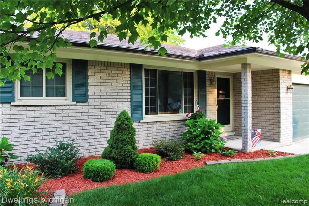 384 Buckingham Road Canton, MI 48188 - Photo 2 of 39